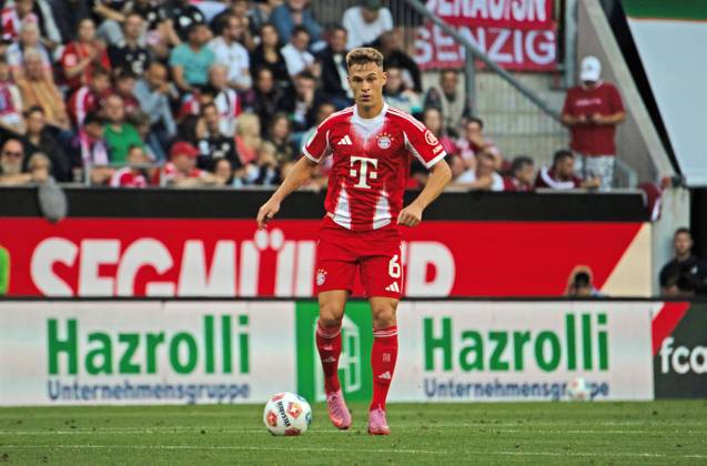 30.08.25 FC Augsburg - FC Bayern München Deutschland, Augsburg, 30.08.2025, Fussball, Bundesliga, FC Augsburg - FC Bayern München (2:3): Joshua Kimmich (FC Bayern München).