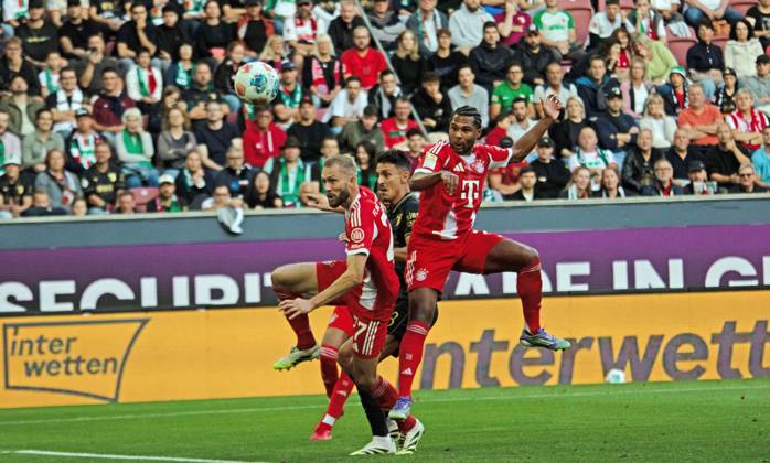 30.08.25 FC Augsburg - FC Bayern München Deutschland, Augsburg, 30.08.2025, Fussball, Bundesliga, FC Augsburg - FC Bayern München (2:3): Serge Gnabry (FC Bayern München); Tor 0:1 Gnabry.