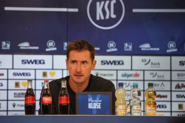 Miroslav Klose (1. FC Nuernberg, Chef-Trainer) bei der PK nach dem Spiel, GER, Karlsruher SC vs. 1. FC Nuernberg, 2. Bundesliga, 5. Spieltag, 2025 2026, 13.09.2025, DFL REGULATIONS PROHIBIT ANY USE OF PHOTOGRAPHS AS IMAGE SEQUENCES AND OR QUASI-VIDEO, GER, Karlsruher SC vs. 1. FC Nuernberg, 2. Bundesliga, 5. Spieltag, 2025 2026, 13.09.2025 Karlsruhe Copyright: xEibner-Pressefoto JanxPrihodax EP_JPA