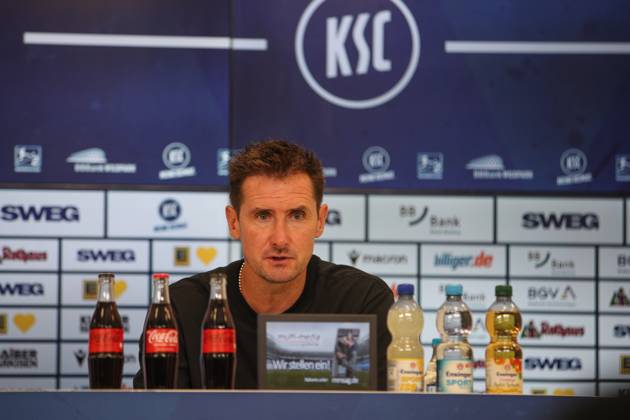 Miroslav Klose (1. FC Nuernberg, Chef-Trainer) bei der PK nach dem Spiel, GER, Karlsruher SC vs. 1. FC Nuernberg, 2. Bundesliga, 5. Spieltag, 2025 2026, 13.09.2025, DFL REGULATIONS PROHIBIT ANY USE OF PHOTOGRAPHS AS IMAGE SEQUENCES AND OR QUASI-VIDEO, GER, Karlsruher SC vs. 1. FC Nuernberg, 2. Bundesliga, 5. Spieltag, 2025 2026, 13.09.2025 Karlsruhe Copyright: xEibner-Pressefoto JanxPrihodax EP_JPA