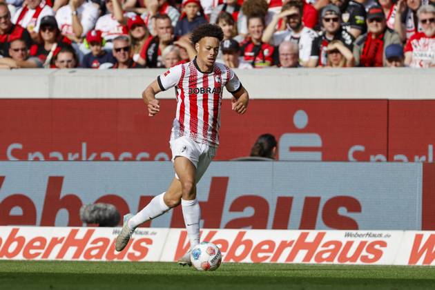 Derry Scherhant (SC Freiburg, 07) am Ball , Deutschland, Fussball, 1. Bundesliga, 3.Spieltag, 2025 2026, SC Freiburg vs. VfB Stuttgart, 13.09.2025, Europa-Park Stadion, Freiburg im Breisgau, Deutschland Freiburg im Breisgau Europa-Park Stadion Baden-Württemberg Deutschland Copyright: xGrantxHubbsx