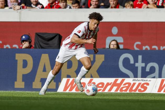 Derry Scherhant (SC Freiburg, 07) am Ball , Deutschland, Fussball, 1. Bundesliga, 3.Spieltag, 2025 2026, SC Freiburg vs. VfB Stuttgart, 13.09.2025, Europa-Park Stadion, Freiburg im Breisgau, Deutschland Freiburg im Breisgau Europa-Park Stadion Baden-Württemberg Deutschland Copyright: xGrantxHubbsx