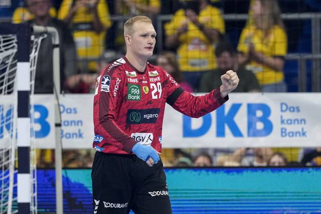 David Späth (Torwart, RNL, 29), Einzelbild, Einzelfoto, Aktion, Action, Jubel, jubeln, jubelt, celebration, Freude, freuen, freut sich, zuversichtlich, optimistisch, positiv, Spielszene, 13.09.2025, Mannheim (Deutschland), Handball, Bundesliga, Rhein-Neckar Löwen - ThSV Eisenach