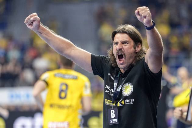 Sebastian Hinze (Trainer, Cheftrainer, ThSV), Einzelbild, Einzelfoto, Aktion, Action, Jubel, jubeln, jubelt, celebration, Freude, freuen, freut sich, zuversichtlich, optimistisch, positiv, Spielszene, 13.09.2025, Mannheim (Deutschland), Handball, Bundesliga, Rhein-Neckar Löwen - ThSV Eisenach