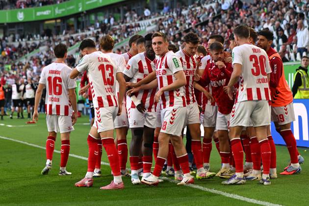 Isak Johannesson (1. FC Koeln) Torjubel, jubelt mit seiner Mannschaft nach dem Treffer zum 2:2 waehrend des Spiels der Bundesliga zwischen VfL Wolfsburg und 1. FC Köln, Volkswagen Arena am 13. September 2025 in Wolfsburg, Deutschland. (Foto von Ralf Treese DeFodi Images) +++ Isak Johannesson (1. FC Koeln) celebrates after scoring his team™s second goal with teammates during the Bundesliga match between VfL Wolfsburg and 1. FC Köln at Volkswagen Arena on September 13, 2025 in Wolfsburg, Germany. (Photo by Ralf Treese DeFodi Images) DFL regulations prohibit any use of photographs as image sequences and or quasi-video. (Photo by Ralf Treese DeFodi Images)