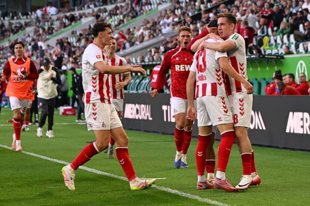Isak Johannesson (1. FC Koeln) Torjubel, jubelt mit seiner Mannschaft nach dem Treffer zum 2:2 waehrend des Spiels der Bundesliga zwischen VfL Wolfsburg und 1. FC Köln, Volkswagen Arena am 13. September 2025 in Wolfsburg, Deutschland. (Foto von Ralf Treese DeFodi Images) +++ Isak Johannesson (1. FC Koeln) celebrates after scoring his team™s second goal with teammates during the Bundesliga match between VfL Wolfsburg and 1. FC Köln at Volkswagen Arena on September 13, 2025 in Wolfsburg, Germany. (Photo by Ralf Treese DeFodi Images) DFL regulations prohibit any use of photographs as image sequences and or quasi-video. (Photo by Ralf Treese DeFodi Images)
