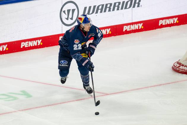 Ville Pokka 22 (EHC Red Bull Muenchen), EHC Red Bull Muenchen vs. Pinguins Bremerhaven, PENNY DEL, Playoff-Hauptrunde, 2. Spieltag, 14.09.2025 Muenchen Bayern Deutschland