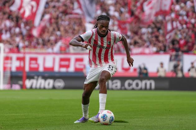 Jordy Makengo (SC Freiburg, 33) am Ball , Deutschland, Fussball, 1. Bundesliga, 3.Spieltag, 2025 2026, SC Freiburg vs. VfB Stuttgart, 13.09.2025, Europa-Park Stadion, Freiburg, Deutschland DFL REGULATIONS PROHIBIT ANY USE OF PHOTOGRAPHS AS IMAGE SEQUENCES AND OR QUASI-VIDEO. Freiburg Europa-Park Stadion Baden-Württemberg Deutschland Copyright: xArnexAmbergx