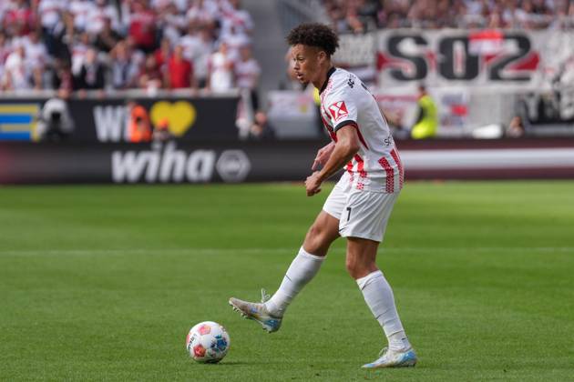 Derry Scherhant (SC Freiburg, 07) am Ball , Deutschland, Fussball, 1. Bundesliga, 3.Spieltag, 2025 2026, SC Freiburg vs. VfB Stuttgart, 13.09.2025, Europa-Park Stadion, Freiburg, Deutschland DFL REGULATIONS PROHIBIT ANY USE OF PHOTOGRAPHS AS IMAGE SEQUENCES AND OR QUASI-VIDEO. Freiburg Europa-Park Stadion Baden-Württemberg Deutschland Copyright: xArnexAmbergx
