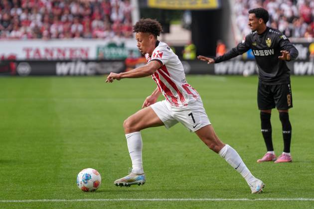 Derry Scherhant (SC Freiburg, 07) am Ball , Deutschland, Fussball, 1. Bundesliga, 3.Spieltag, 2025 2026, SC Freiburg vs. VfB Stuttgart, 13.09.2025, Europa-Park Stadion, Freiburg, Deutschland DFL REGULATIONS PROHIBIT ANY USE OF PHOTOGRAPHS AS IMAGE SEQUENCES AND OR QUASI-VIDEO. Freiburg Europa-Park Stadion Baden-Württemberg Deutschland Copyright: xArnexAmbergx