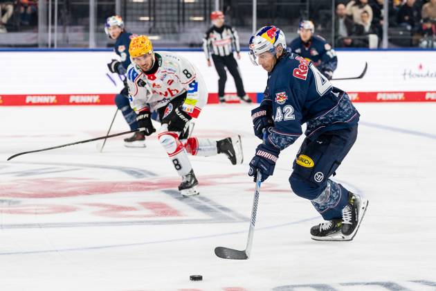 Yasin Ehliz (EHC Red Bull Muenchen, 42) GER, EHC Red Bull Muenchen vs. Fischtown Pinguins Bremerhaven, Eishockey, DEL, 2. Spieltag, Saison 2025 2026, 14.09.2025. GER, EHC Red Bull Muenchen vs. Fischtown Pinguins Bremerhaven, Eishockey, DEL, 2. Spieltag, Saison 2025 2026, 14.09.2025. Muenchen Copyright: xEibner-Pressefoto HeikexFeinerx EP_HFR