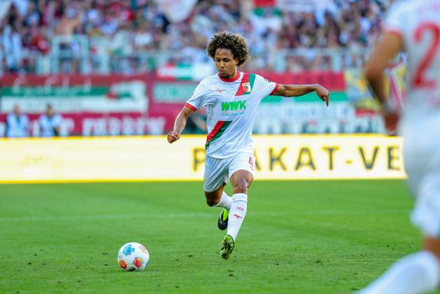 Han-Noah Massengo (4, FC Augsburg) beim Spiel zwischen FC Augsburg v 1.FSV Mainz 05, Fußball, Herren, Bundesliga, 2025 2026, 4.Spieltag am 20.09.2025 in Augsburg, WWK-Arena. DFL and DFB regulations prohibit any use of photographs as image sequences and or quasi-video. Bayern Deutschland