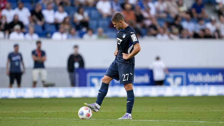 Andrej Kramaric (Hoffenheim, 27), Spieler der TSG 1899 Hoffenheim, enttäuscht über die Niederlage, Enttäuschung nach dem Schlusspfiff, Highlight, Verlierer, verloren, Frustration, disappointed, pessimistisch, 20.09.2025, Sinsheim (Deutschland), Fussball, Bundesliga, TSG 1899 Hoffenheim - FC Bayern München, DFB DFL REGULATIONS PROHIBIT ANY USE OF PHOTOGRAPHS AS IMAGE SEQUENCES AND OR QUASI-VIDEO.