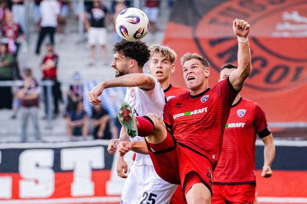 Fussball - 3. Liga - FC Ingolstadt 04 - SV Wehen Wiesbaden - 20.09.25, Nikolas Agrafiotis (SVWW), Simon Lorenz (Ingolstadt), -