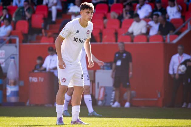 Fussball - 3. Liga - FC Ingolstadt 04 - SV Wehen Wiesbaden - 20.09.25, Profi-Debüt für Jan Matthias Becker (SVWW) -