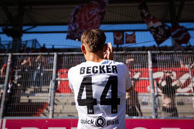 Fussball - 3. Liga - FC Ingolstadt 04 - SV Wehen Wiesbaden - 20.09.25, Profi-Debüt für Jan Matthias Becker (SVWW) -