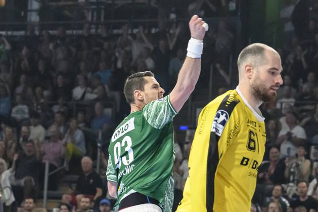im Bild v.l.: Mijajlo Marsenic (Fuechse Berlin), bejubelt seinen Treffer, Tor, Laszlo Bartucz (MT Melsungen), GER, Berlin, Handball, Fuechse Berlin vs MT Melsungen, DAIKIN Handball-Bundesliga, in der Max Schmeling Halle, 21.09.2025, Copyright: HMBxMedia UwexKoch