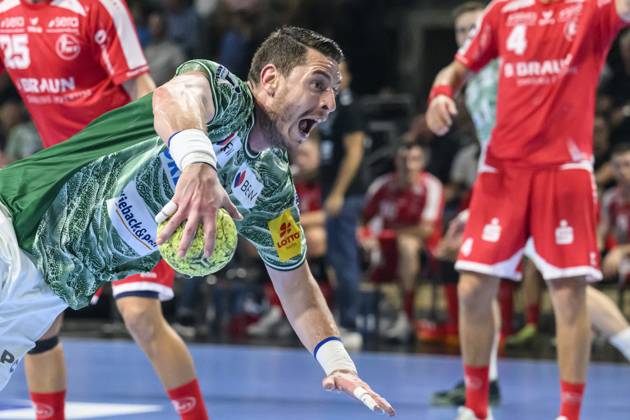 im Bild v.l.: Mijajlo Marsenic (Fuechse Berlin), geht aufs Tor, GER, Berlin, Handball, Fuechse Berlin vs MT Melsungen, DAIKIN Handball-Bundesliga, in der Max Schmeling Halle, 21.09.2025, Copyright: HMBxMedia UwexKoch