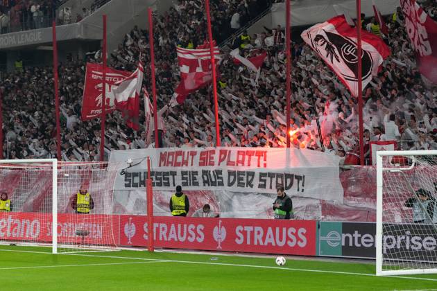 Spruchband der Fans und Ultras auf der Tribüne, Banner, Pyrotechnik, Bengalo, Feuer, Rauch, Pyro , Deutschland, Fussball, UEFA Europa League, 1.Spieltag, Ligaphase, 2025 2026, SC Freiburg vs. FC Basel, 24.09.2025, Europa-Park Stadion, Freiburg, Deutschland Freiburg Europa-Park Stadion Baden-Württemberg Deutschland Copyright: xArnexAmbergx