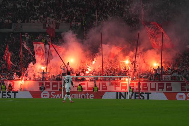 Torjubel, Emotionen, Torschuss, Abschluss, Torerfolg, Tor, Treffe, Pyrotechnik, Bengalo, Feuer, Rauch, Pyro, Fans, Ultras , Deutschland, Fussball, UEFA Europa League, 1.Spieltag, Ligaphase, 2025 2026, SC Freiburg vs. FC Basel, 24.09.2025, Europa-Park Stadion, Freiburg, Deutschland Freiburg Europa-Park Stadion Baden-Württemberg Deutschland Copyright: xArnexAmbergx