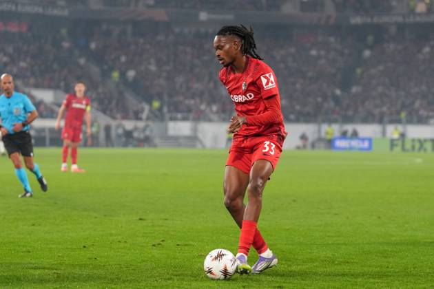 Jordy Makengo (SC Freiburg, 33) am Ball , Deutschland, Fussball, UEFA Europa League, 1.Spieltag, Ligaphase, 2025 2026, SC Freiburg vs. FC Basel, 24.09.2025, Europa-Park Stadion, Freiburg, Deutschland Freiburg Europa-Park Stadion Baden-Württemberg Deutschland Copyright: xArnexAmbergx