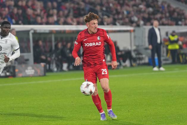 Philipp Treu (SC Freiburg, 29) am Ball , Deutschland, Fussball, UEFA Europa League, 1.Spieltag, Ligaphase, 2025 2026, SC Freiburg vs. FC Basel, 24.09.2025, Europa-Park Stadion, Freiburg, Deutschland Freiburg Europa-Park Stadion Baden-Württemberg Deutschland Copyright: xArnexAmbergx