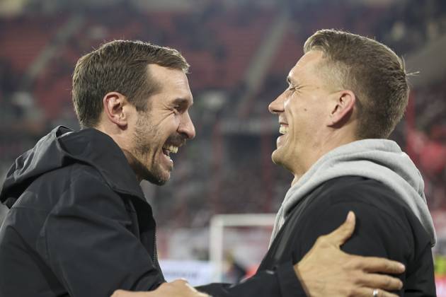 Julian Schuster (SC Freiburg, Trainer) und Nils Petersen ehemaliger Spieler des SC Freiburg , Deutschland, Fussball, UEFA Europa League, 1. Spieltag, 2025 2026, SC Freiburg vs. FC Basel, 24.09.2025, Stadion am Wolfswinkel, Freiburg im Breisgau, Deutschland Freiburg im Breisgau Stadion am Wolfswinkel Baden-Württemberg Deutschland Copyright: xGrantxHubbsx