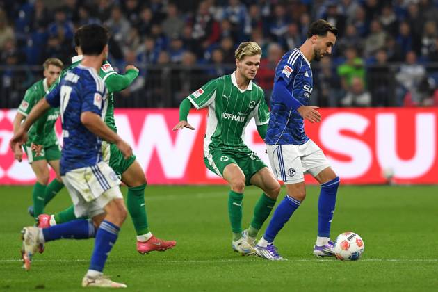 Kenan Karaman (FC Schalke 04) in Aktion, am Ball, Einzelaktion waehrend des Spiels der 2. Bundesliga zwischen FC Schalke 04 und SpVgg Greuther Fürth, Veltins-Arena am 26. September 2025 in Gelsenkirchen, Deutschland. (Foto von Ralf Treese DeFodi Images) +++ Kenan Karaman (FC Schalke 04) controls the ball during the 2. Bundesliga match between FC Schalke 04 and SpVgg Greuther Fürth at Veltins-Arena on September 26, 2025 in Gelsenkirchen, Germany. (Photo by Ralf Treese DeFodi Images) (Photo by Ralf Treese DeFodi Images) Kenan Karaman FC Schalke 04 in action, on the ball, single action during the 2 Bundesliga match between FC Schalke 04 and SpVgg Greuther Fürth at Veltins Arena on September 26, 2025 in Gelsenkirchen, Germany, Germany Photo by Ralf Treese DeFodi Images Kenan Karaman FC Schalke 04 controls the ball during the 2 Bundesliga match between FC Schalke 04 and SpVgg Greuther Fürth at Veltins Arena on September 26, 2025 in Gelsenkirchen, Germany Photo by Ralf Treese DeFodi Images Photo by Ralf Treese DeFodi Images