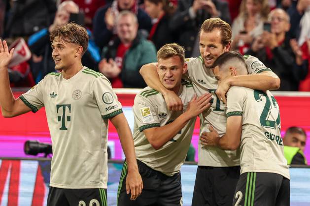 Tom Bischof 20 (FC Bayern Muenchen), Joshua Kimmich 6 (FC Bayern Muenchen), Harry Kane 9 (FC Bayern Muenchen) und Raphael Guerreiro 22 (FC Bayern Muenchen) jubeln ueber das 3:0, FC Bayern Muenchen vs. SV Werder Bremen, DFL, Bundesliga, Saison 2025 2026, Allianz Arena, Hinrunde, 5. Spieltag, 26.09.2025 DFB regulations prohibit any use of photographs as image sequences and or quasi-video Muenchen Bayern Deutschland
