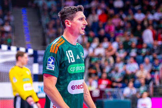 ,h19,(v.l.), TSV Hannover-Burgdorf (grün) gegen HC Erlangen (hellblau) am 6. Spieltag der Saison 2025 2026 in der DAIKIN Handball-Bundesliga (26.09.2025, ZAG Arena (Hannover, GER), Copyright: xJanxGuentherx xTSVxHannover-Burgdorfx