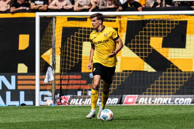 Alexander Rossipal (SG Dynamo Dresden,19) - 2. Fußball Bundesliga Saison 2025-2026 SG Dynamo Dresden vs. 1. FC Magdeburg im Rudolf Harbig Stadion in Dresden - Freisteller,Aktion,Fußball,Mann,Männer,Deutschland,09.08.2025