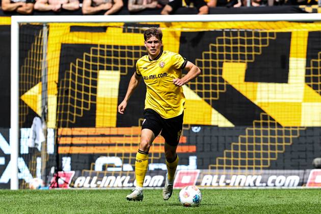 Alexander Rossipal (SG Dynamo Dresden,19) - 2. Fußball Bundesliga Saison 2025-2026 SG Dynamo Dresden vs. 1. FC Magdeburg im Rudolf Harbig Stadion in Dresden - Freisteller,Aktion,Fußball,Mann,Männer,Deutschland,09.08.2025