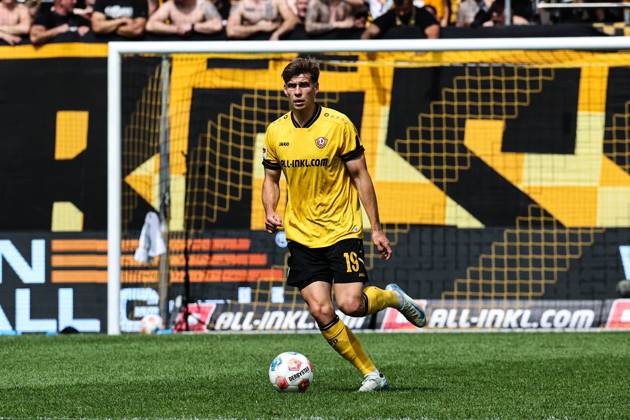 Alexander Rossipal (SG Dynamo Dresden,19) - 2. Fußball Bundesliga Saison 2025-2026 SG Dynamo Dresden vs. 1. FC Magdeburg im Rudolf Harbig Stadion in Dresden - Freisteller,Aktion,Fußball,Mann,Männer,Deutschland,09.08.2025