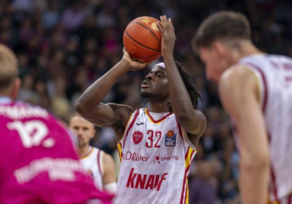 Charles Thompson (Fitness First Wuerzburg Baskets, 32) beim Freiwurf Telekom Baskets Bonn - Fitness First Würzburg Baskets 27.09.2025 Basketball, easyCredit Basketball Bundesliga, 1. Spieltag, GER, Bonn, Telekom Dome Bonn Copyright: HMBxMedia xMarcoxBader