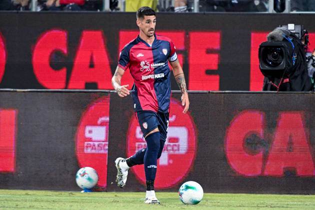 Cagliari s Alessandro Deiola in action during the Serie A soccer match between Cagliari Calcio and Inter at the Unipol Domus in Cagliari, Sardinia - Saturday, 27 september 2025. - Soccer Copyright: xGianlucaxZuddas LaPressex