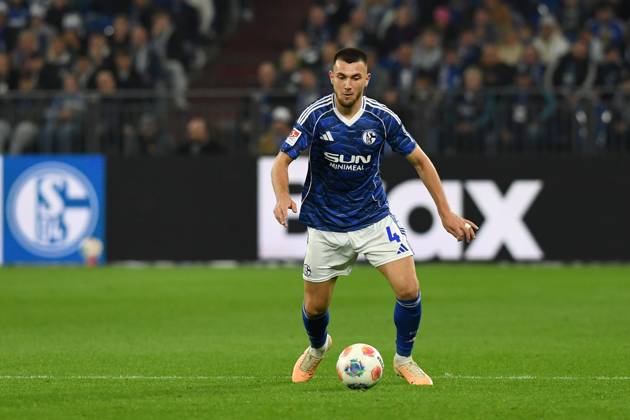 Hasan Kurucay (FC Schalke 04) in Aktion, am Ball, Einzelaktion waehrend des Spiels der 2. Bundesliga zwischen FC Schalke 04 und SpVgg Greuther Fürth, Veltins-Arena am 26. September 2025 in Gelsenkirchen, Deutschland. (Foto von Ralf Treese DeFodi Images) +++ Hasan Kurucay (FC Schalke 04) controls the ball during the 2. Bundesliga match between FC Schalke 04 and SpVgg Greuther Fürth at Veltins-Arena on September 26, 2025 in Gelsenkirchen, Germany. (Photo by Ralf Treese DeFodi Images) (Photo by Ralf Treese DeFodi Images) Hasan Kurucay FC Schalke 04 in action, on the ball, single action during the 2 Bundesliga match between FC Schalke 04 and SpVgg Greuther Fürth, Veltins Arena on September 26, 2025 in Gelsenkirchen, Germany Photo by Ralf Treese DeFodi Images Hasan Kurucay FC Schalke 04 controls the ball during the 2 Bundesliga match between FC Schalke 04 and SpVgg Greuther Fürth at Veltins Arena on September 26, 2025 in Gelsenkirchen, Germany Photo by Ralf Treese DeFodi Images Photo by Ralf Treese DeFodi Images