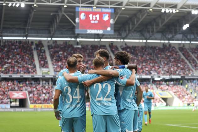 Torjubel TSG Hoffenheim beim 1:1 durch Fisnik Asllani (TSG Hoffenheim, 11) , Deutschland, Fussball, 1. Bundesliga, 5.Spieltag, 2025 2026, SC Freiburg vs. TSG 1899 Hoffenheim, 28.09.2025, Europa-Park Stadion, Freiburg im Breisgau, Deutschland Freiburg im Breisgau Europa-Park Stadion Baden-Württemberg Deutschland Copyright: xGrantxHubbsx