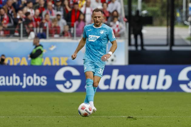 Vladimir Coufal (TSG Hoffenheim, 34) am Ball , Deutschland, Fussball, 1. Bundesliga, 5.Spieltag, 2025 2026, SC Freiburg vs. TSG 1899 Hoffenheim, 28.09.2025, Europa-Park Stadion, Freiburg im Breisgau, Deutschland Freiburg im Breisgau Europa-Park Stadion Baden-Württemberg Deutschland Copyright: xGrantxHubbsx