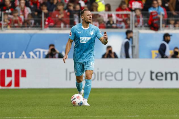 Vladimir Coufal (TSG Hoffenheim, 34) am Ball , Deutschland, Fussball, 1. Bundesliga, 5.Spieltag, 2025 2026, SC Freiburg vs. TSG 1899 Hoffenheim, 28.09.2025, Europa-Park Stadion, Freiburg im Breisgau, Deutschland Freiburg im Breisgau Europa-Park Stadion Baden-Württemberg Deutschland Copyright: xGrantxHubbsx