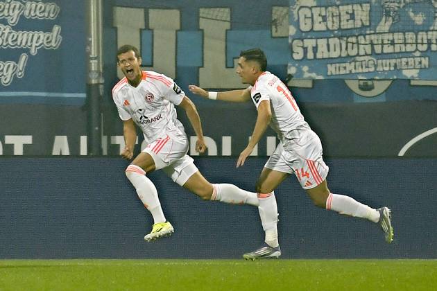 Tim Oberdorf (Duesseldorf 15) jubelt nach dem Tor zum 0:1 mit Sotirios Alexandropoulos (Duesseldorf 14) 27.09.2025 Fussball VfL Bochum vs Fortuna Duesseldorf, Vonovia Ruhrstadion, Bochum, DFB DFL REGULATIONS PROHIBIT ANY USE OF PHOTOGRAPHS AS IMAGE SEQUENCES AND OR QUASI-VIDEO