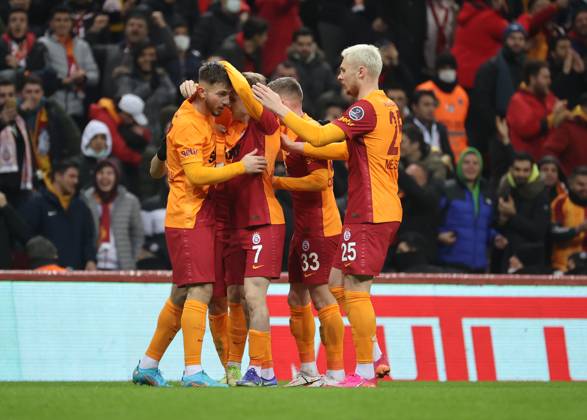 Galatasaray v Kasimpasa - Turkish Super Lig ISTANBUL, TURKIYE - JANUARY 20: Galatasaray players celebrate a goal during Turkish Super Lig week 22 soccer match between Galatasaray and Kasimpasa in Istanbul, Turkiye on January 20, 2022. Istanbul Turkey. Editorial use only. Please get in touch for any other usage. Copyright: x2025xAnadoluxİsaxTerlix