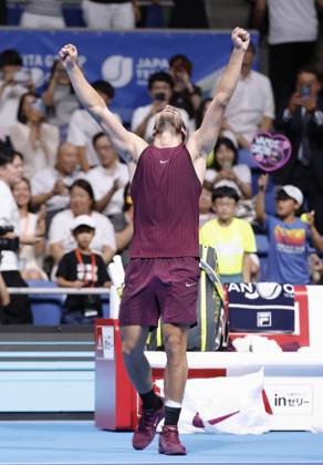 Tennis: Japan Open Carlos Alcaraz of Spain celebrates after beating Taylor Fritz of the United States in the men s singles final at the Japan Open tennis tournament at Ariake Coliseum in Tokyo on Sept. 30, 2025. A14AA0004897122P