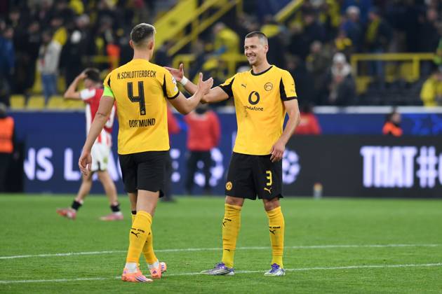 Nico Schlotterbeck (Borussia Dortmund) und Waldemar Anton (Borussia Dortmund) gestikuliert, gestik waehrend des Spiels der UEFA Champions League 2025 26, 2. Spieltag Ligaphase zwischen Borussia Dortmund und Athletic Club Bilbao, SIGNAL IDUNA PARK am 01. October 2025 in Dortmund, Deutschland. (Foto von Ralf Treese DeFodi Images) +++ Nico Schlotterbeck (Borussia Dortmund) und Waldemar Anton (Borussia Dortmund) gestikuliert, gestik during the UEFA Champions League 2025 26 League Phase MD2 match between Borussia Dortmund and Athletic Club at BVB Stadion Dortmund on October 1, 2025 in Dortmund, Germany. (Photo by Ralf Treese DeFodi Images) Nico Schlotterbeck Borussia Dortmund and Waldemar Anton Borussia Dortmund gestures, gestures during the UEFA Champions League 2025 26 match day 2 league phase match between Borussia Dortmund and Athletic Club Bilbao, SIGNAL IDUNA PARK on October 01, 2025 in Dortmund, Germany, Germany Photo by Ralf Treese DeFodi Images Nico Schlotterbeck Borussia Dortmund and Waldemar Anton Borussia Dortmund gesticulating, gesturing during the UEFA Champions League 2025 26 League Phase MD2 match between Borussia Dortmund and Athletic Club at BVB Stadion Dortmund on October 1, 2025 in Dortmund, Germany Photo by Ralf Treese DeFodi Images
