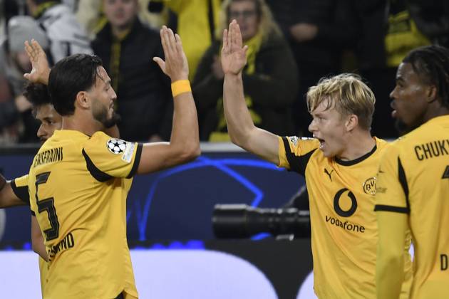 Daniel Svensson (Dortmund 24) jubelt nach dem Tor zum 1:0 mit Ramy Bensebaini (Dortmund 5) 01.04.2025 Fussball, Champions League, Borussia Dortmund vs Athletic Club de Bilbao, Signal Iduna Park, Dortmund,
