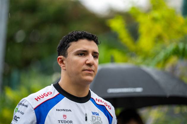Formula 1 Singapore Airlines Singapore Grand Prix - Arrivals Isack Hadjar (Fra) of Racing Bulls (RB) 6 entering the paddock on Thursday (Media Day) during Formula 1 Singapore Airlines Singapore Grand Prix 2025 at the Marina Bay Street Circuit Singapore on October 2, 2025. Photo by Antoine Lapeyre ABACAPRESS.COM Singapore Singapore  Copyright: xLapeyrexAntoine ABACAx