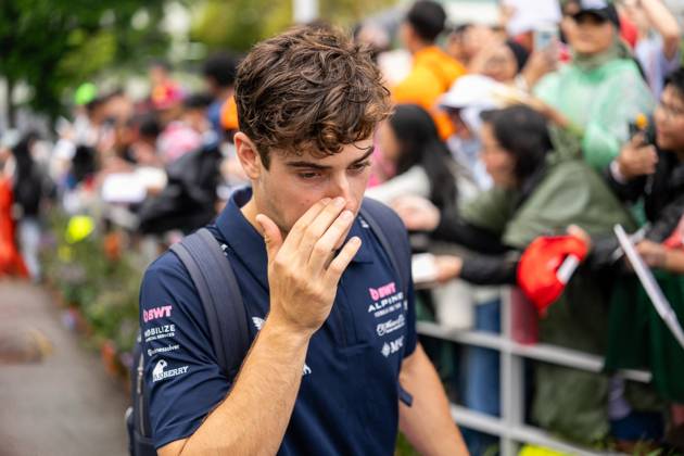 Formula 1 Singapore Airlines Singapore Grand Prix - Arrivals Franco Colapinto (Arg) of Alpine Renault 43 entering the paddock looking deep in thought on Thursday (Media Day) during Formula 1 Singapore Airlines Singapore Grand Prix 2025 at the Marina Bay Street Circuit Singapore on October 2, 2025. Photo by Antoine Lapeyre ABACAPRESS.COM Singapore Singapore  Copyright: xLapeyrexAntoine ABACAx