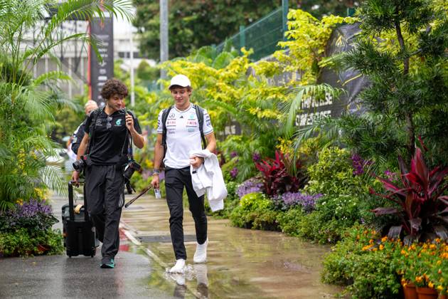 Formula 1 Singapore Airlines Singapore Grand Prix - Arrivals Andrea Kimi Antonelli (Ita) of Mercedes-AMG Petronas F1 Team 12 entering the paddock under the rain on Thursday (Media Day) during Formula 1 Singapore Airlines Singapore Grand Prix 2025 at the Marina Bay Street Circuit Singapore on October 2, 2025. Photo by Antoine Lapeyre ABACAPRESS.COM Singapore Singapore  Copyright: xLapeyrexAntoine ABACAx