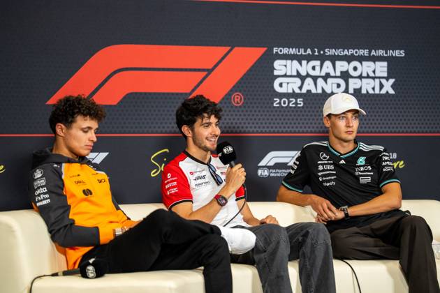 Formula 1 Singapore Airlines Singapore Grand Prix - Arrivals George Russell (Gbr) of Mercedes-AMG Petronas F1 Team 63 Esteban Ocon (Fra) of Haas F1 Team 31 and Lando Norris (Gbr) of McLaren Racing 4 during the press conference, PK, Pressekonferenz on Thursday (Media Day) during Formula 1 Singapore Airlines Singapore Grand Prix 2025 at the Marina Bay Street Circuit on October 2, 2025 Photo by Antoine Lapeyre ABACAPRESS.COM Singapore Singapore  Copyright: xLapeyrexAntoine ABACAx