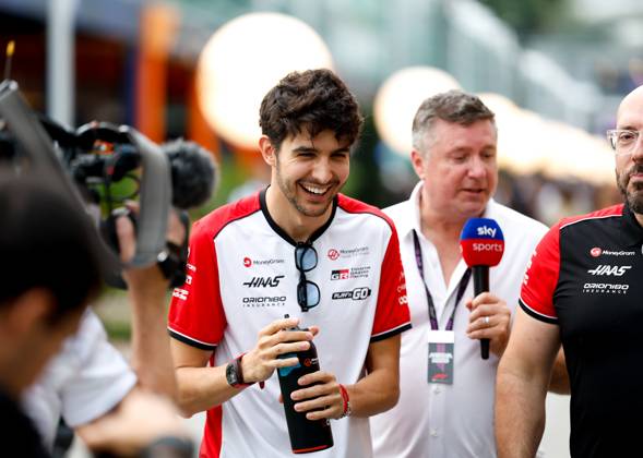 F1 - SINGAPORE GRAND PRIX 2025 OCON Esteban (fra), Haas F1 Team VF-25, portrait during the 2025 Formula 1 Singapore Grand Prix, 18th round of the 2025 FIA Formula One World Championship, WM, Weltmeisterschaft from October 3 to 5, 2025 on the Marina Bay Street Circuit, in Singapore - SingaporeSingapore Copyright: xDPPIx