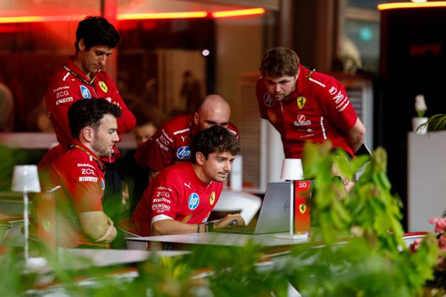 F1 - SINGAPORE GRAND PRIX 2025 LECLERC Charles (mco), Scuderia Ferrari SF-25, portrait during the 2025 Formula 1 Singapore Grand Prix, 18th round of the 2025 FIA Formula One World Championship, WM, Weltmeisterschaft from October 3 to 5, 2025 on the Marina Bay Street Circuit, in Singapore - SingaporeSingapore Copyright: xDPPIx